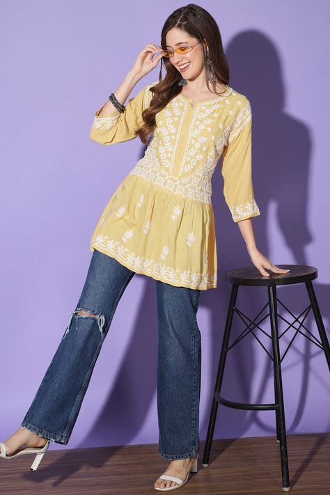 Kurta Tops Designs For Women, Short Kurta Designs Women With Jeans, Jeans With Kurta Style, Kurta Jeans Outfit, Chikankari Kurta Short, Chikankari Kurta With Jeans, Short Kurta With Jeans, Handmade Dress For Women, Kurta With Jeans