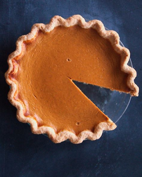 Popular Pies, Desserts Table, Perfect Pumpkin Pie, Frozen Pumpkin, Vegan Pumpkin Pie, Thanksgiving Pies, Thanksgiving Food Desserts, Pumpkin Recipes Dessert, Healthy Fall