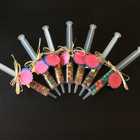 Gift for nurses week.  60cc syringe filled with candy. Tags made with my Cricut. Nurse Week Gift Ideas Diy, Nurse Survival Kit, Nurses Gifts Diy, Diy Nurse, Candy Tags, Diy Nursing, Appreciation Gifts Diy, Staff Appreciation Gifts, Vet Tech Gifts