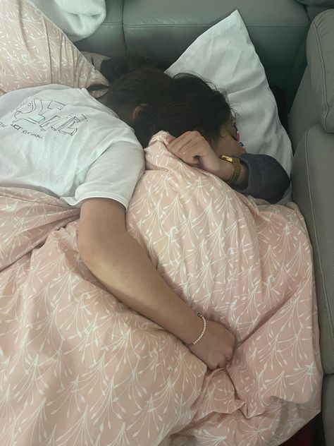 Faceless Couple Cuddling, Sleepover Couple Aesthetic, Hugging Boyfriend, Comfy Boyfriend Aesthetic, Cuddle Night Couple Aesthetic, Cuddles Aesthetic Faceless, Couple Sleepover Aesthetic, Couple Sleepover, Soft Cuddling Aesthetic