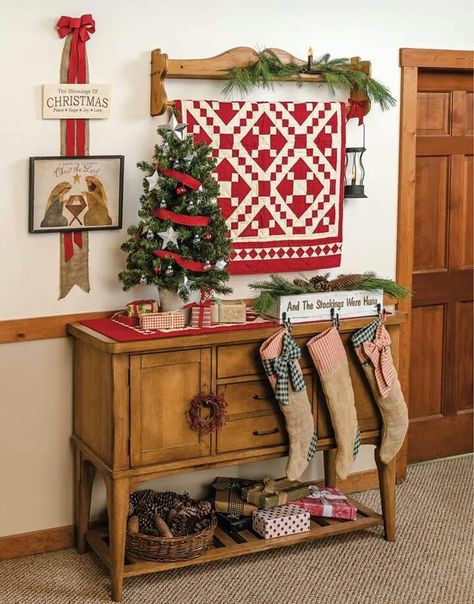 Nana’s Country Christmas Country Sampler Decorating Ideas, Nice Bedrooms, Country Decorations, Primitive Christmas Crafts, Christmas Doors, Primitive Country Christmas, Country Sampler Magazine, Primitive Cottage, Diy Christmas Decorations For Home