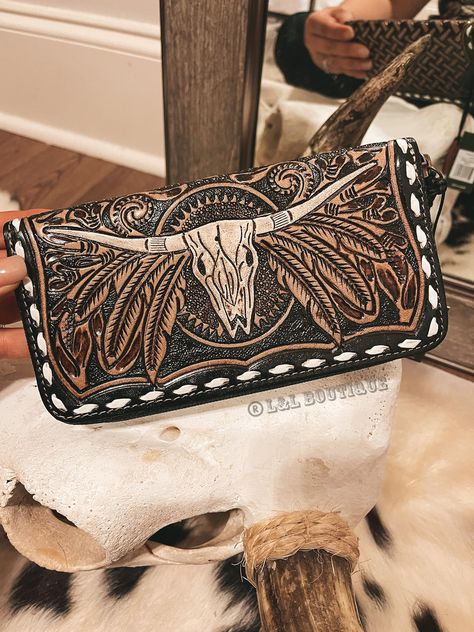 8x4” interior details pictured! Cowgirl Purse, Western Wallets, Western Bags Purses, Western Bags, Western Stuff, Western Bag, Cowgirl Accessories, Cowgirl Gifts, Southern Outfits