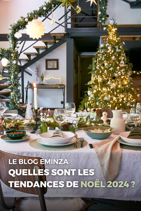 Blog Eminza : tendances Noël 2024 table de noël et sapin en arriere plan, ton vert beige et blanc Decoration Table Noel, Inspiration Noel, Deco Noel Nature, Decor Noel, Deco Table Noel, Noel Diy, Outdoor Christmas Decorations, Outdoor Christmas, Christmas Decorations