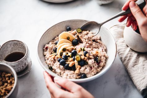 Here is the top Blue Zones recipe shared by a 105 year-old woman, including her best blue zones breakfast recipe as told by Dan Buettner. Blue Zones Recipes, Zone Recipes, Menu Sarapan Sehat, Low Cholesterol Diet, 7 Day Meal Plan, Blue Zone, Cholesterol Diet, Healthy Oatmeal, Big Meals