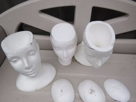 It may seem strange, but this will make your garden look amazing! Eclipse Viewer, Fairy Herb Garden, Styrofoam Head, Wig Head, Stepping Stones Diy, Garden Globes, Head Vases, Hemma Diy, Face Planters