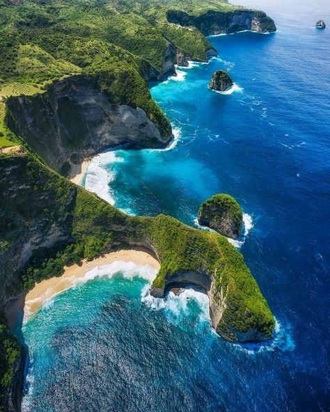 Civil Engineering Discoveries on LinkedIn: Kelingking Beach, Bali ✈️😍😃To Find The Most Beautiful Places In The… | 15 comments Kelingking Beach, Penida Island, Nusa Penida Bali, Voyage Bali, Travel Motivation, Gili Trawangan, Nusa Penida, Bali Island, Destination Voyage