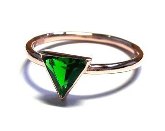 ohannescorlu on Etsy Green Trillion-cut Emerald Ring With Prong Setting, Gold Emerald Ring, Old Rings, Smaragd Ring, Triangle Ring, Emerald Ring Gold, Ring Rosegold, Emerald Engagement, Ring Rose Gold