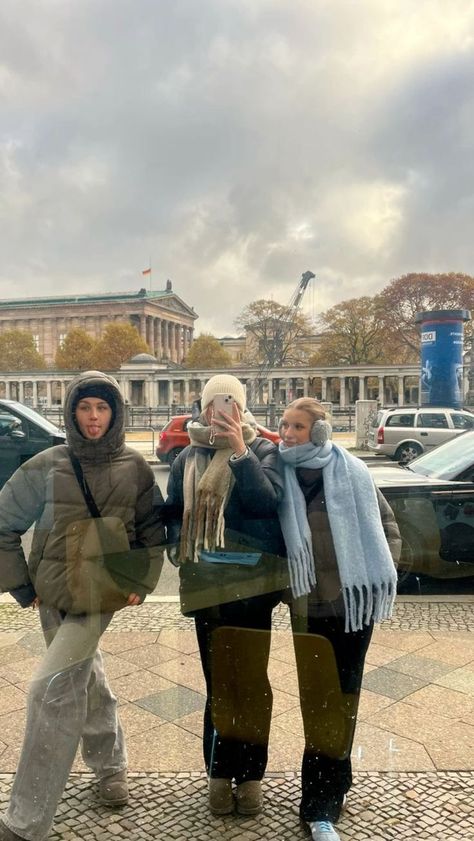 Berlin October Outfit, Berlin Fall Fashion, Munich Germany Outfits Fall, Berlin Outfit Autumn, Winter Berlin Outfit, Berlin Winter Aesthetic, Berlin Outfit Aesthetic, Berlin Outfit Winter, Chantal Core