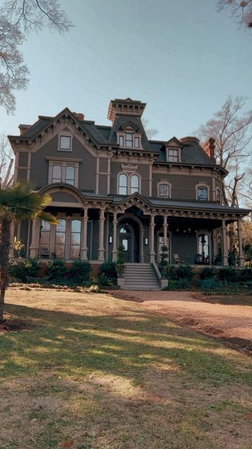 Pretty Old Places on Instagram: "The Colonel Hamilton Yancey House in Rome, Georgia was built in 1882. It was a filming location for Stranger Things and was the “Creel House” on the show. ⁣ ⁣ It sold recently for $1.6 million and was the Claremont House Bed & Breakfast for many years.⁣ ⁣ ⁣ ⁣ ⁣ ⁣ ⁣ ⁣ ⁣ ⁣ ⁣ ⁣ ⁣ ⁣ ⁣ #reel #reels #reelsofinstagram #oldhousereels #romega #visitromega #historicromega #housebeatiful #southernhome #archilover #houselovers #southernstyle #oldarchitecture #housestalker #o Creel House, Claremont House, Victorian Staircase, Old Places, Rome Georgia, Georgia Homes, House Photography, House Portraits, Southern Home