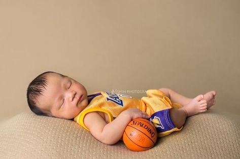 Basketball Baby Pictures, Baby Boy Basketball, Baby Holiday Photos, Baby Boy Newborn Pictures, Baby Boy Newborn Photography, Baby Milestones Pictures, Foto Newborn, Basketball Baby, Newborn Photography Boy