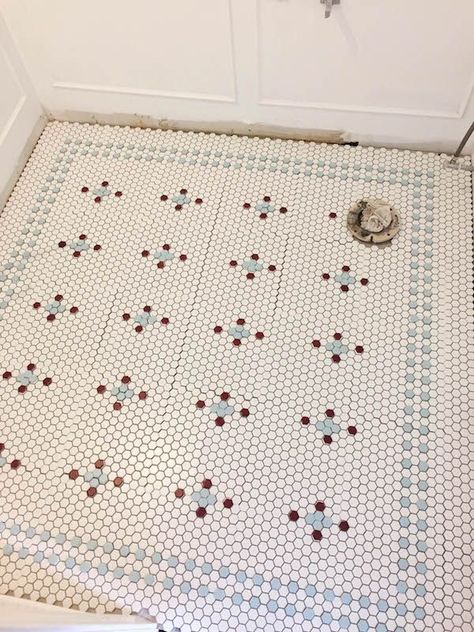 penny tile patterns with just a dab of color Penny Tile Bathroom Floor, Penny Tiles Bathroom, Penny Tile Floors, Hex Tile, Penny Tile, Patterned Floor Tiles, Tile Inspiration, Vintage Tile, Upstairs Bathrooms