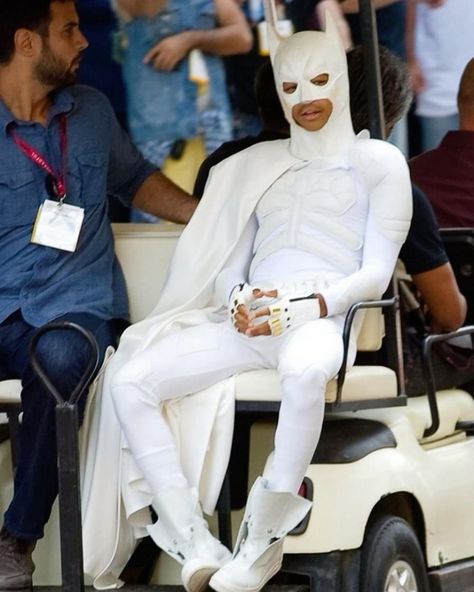 Celebrity Fashion Fails, Batman Suit, Batman Outfits, Black Batman, Most Stylish Men, Jaden Smith, Fashion Week 2015, Fashion Fail, Best Mens Fashion