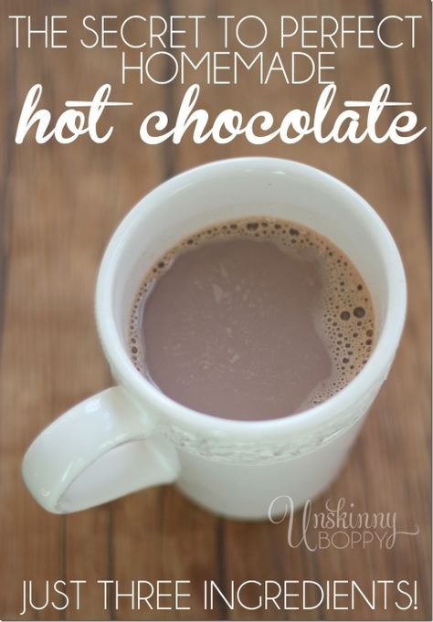 The BEST homemade hot chocolate recipe I've ever tasted. Hot Chocolate Recipe Homemade, Dessert Aux Fruits, Desserts Vegan, Homemade Hot Chocolate, Holiday Foods, Chocolate Recipe, Chocolate Caliente, Hot Chocolate Bars, Hot Chocolate Recipes