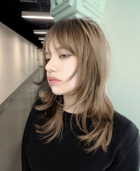 Layer Cut Hair, Mullet Layers, Hair Muse, Unnatural Hair Color, Layer Cut, Peinados Hair Styles, Layered Cut, Asian Short Hair, Hairstyles For Layered Hair