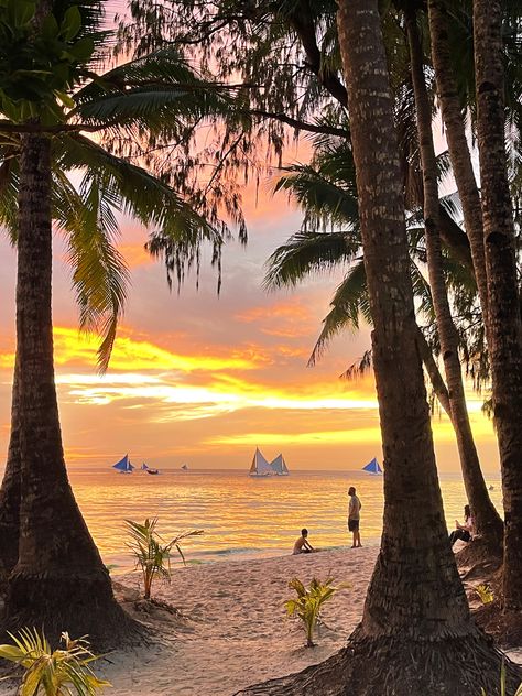 my kind of sunset. sunset by the sea. boracay sunset. Boracay Pictures, Boracay Sunset, Boracay Beach, Sunset By The Sea, Boracay Philippines, Instagram Frame Template, Tropical Summer, Sunset Landscape, Boracay