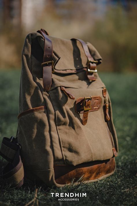 A camo green backpack for men with brown leather details placed on a grass. Dark Green Backpack, Backpack Aesthetic, Aesthetic Backpack, Square Backpack, Festival Essentials, Green Backpacks, Stylish Backpack, Rugged Men, Practical Bag