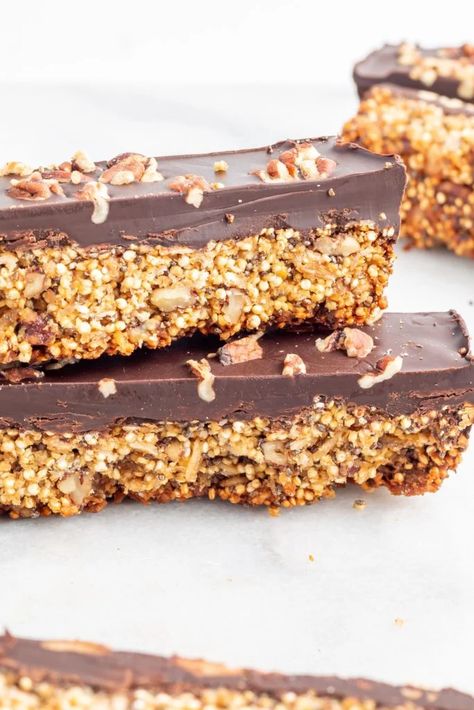 Load up on all good things with these crunchy quinoa chocolate superfood bars containing a healthy mix of chia seeds, flaxseeds, oats, quinoa, nuts, coconut oil, and of course chocolate. These yummy bars are naturally vegan, gluten-free, egg-free, and free from refined sugars. Make a big batch and keep stored in the freezer for when that sweet tooth strikes. Salty Gluten Free Snacks, Quinoa Protein Bar, Popped Quinoa Crunch Bars, Chocolate Quinoa Crunch Bars, Quinoa Bars Healthy, Kind Bars Recipe, Healthy Nut Bars, Quinoa Crunch Bars, Oat Bars Vegan