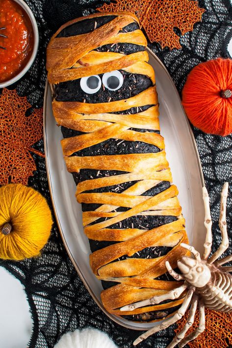 A tasty Halloween pizza treat, this Mummy Stromboli is a great dinner or appetizer recipe to serve at any and all or your Halloween gatherings. Mummy Stromboli, Good Dips, Halloween Appetizer Recipes, Halloween Appetizer, Halloween Pizza, Refrigerated Pizza Dough, Mushroom Appetizers, Halloween Party Appetizers, Halloween Food Appetizers