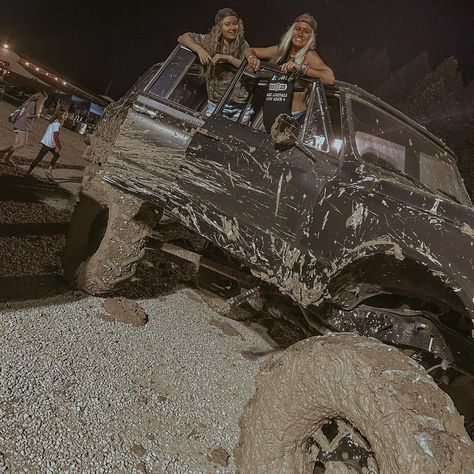 Mudding Pictures Friends, Mud Buddies, Country Best Friend Pictures, Muddy Trucks, Leah Fish, Country Best Friends, Southern Aesthetic, Jacked Up Chevy, Trucks Lifted