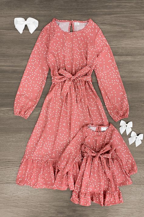 Mom And Daughter Dresses, Woman Costumes, Kids Fall Outfits, Mommy Daughter Outfits, Myanmar Clothes, Daughter Outfits, Mommy And Me Dresses, Embellished Cardigan, Matching Mom