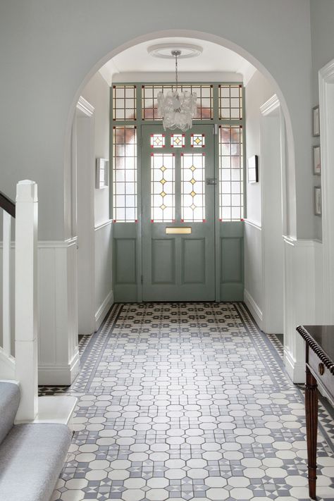 Hallway Decor Ideas, Vstupná Hala, Victorian Hallway, Tiled Hallway, Hallway Inspiration, 1930s House, Edwardian House, Hallway Designs, Modern Hallway