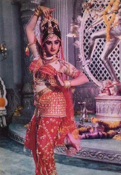 Jaya Prada, Bharatanatyam Dancer, Bharatanatyam Poses, Indian Classical Dance, Modern Costumes, Retro Bollywood, Classical Dance, Vintage India, Indian Woman