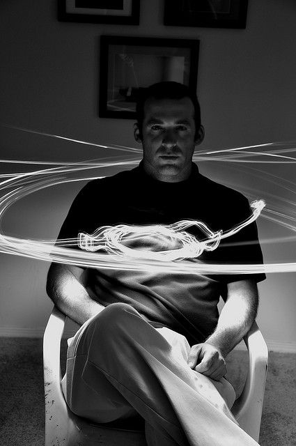 Powerful Self Portraits, Light Paint Photography, Light Painting Photography Portraits, Photography Light Painting, Light Painting Portrait, Light Painting Photography Ideas, Painting With Light Photography, Long Exposure Portrait, Painting Self Portrait