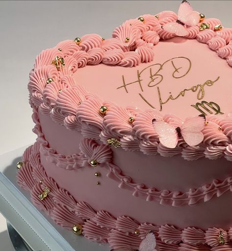 Pink & Gold 💗⚜️✨ (8 inch - regular) Pink And Gold Bday Cake, Pink And Gold Heart Cake, Birthday Cake Pink And Gold, Blush Pink Cake, Pink Birthday Theme, Pink And Gold Cake, Pink Gold Cake, 22 Bday, Heart Birthday Cake