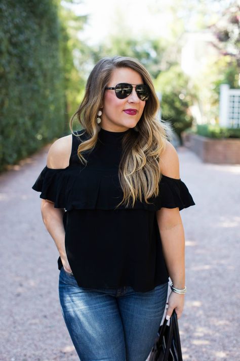 Cold Shoulder Tops and Why You CAN Wear Them - click through for my tips on how to style a cold shoulder top! Cold Shoulder Tops For Women, Casual Tops For Women With Jeans, Cold Shoulder Top Outfit, Off Shoulder Top Outfit, Shoulder Tops Outfit, Off The Shoulder Top Outfit, Basic Closet, Job Clothes, Cold Shoulder Tops