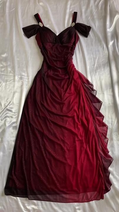 Dark Red Prom Dress, Vestidos Color Vino, Fairy Prom Dress, Top Prom Dresses, Prom Dress Trends, Dark Red Dresses, Long Party Dress, A Line Prom Dress, Metallic Mini Dresses