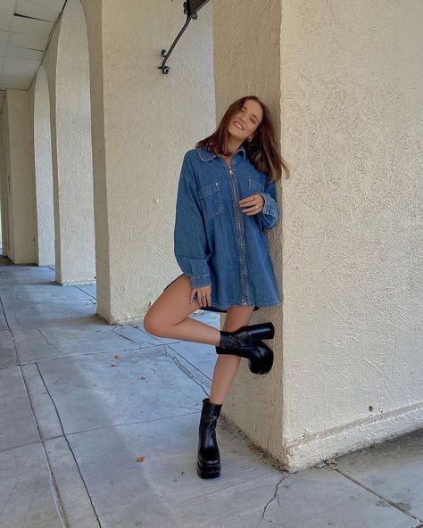 Platform Boots Summer Outfit, Bratz Boots Outfit Aesthetic, Black Platform Boots Outfit Summer, Steve Madden Cobra Boots Outfit, Steve Madden Platform Boots Outfit, Cobra Boots Outfit, Steve Madden Black Boots Outfit, Platform Boots Outfit Summer, Chunky Heel Boots Outfit