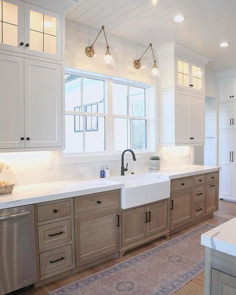 The Creativity Exchange on Instagram: "I'm still dreaming about this two-toned kitchen I toured a couple months ago in Utah built by @millhavenhomes. 🙌🏻 I want to do something like this in my kitchen remodel and really love the idea of mixing natural wood and white cabinetry. A stunning combination don't you think? ❤️ 📸=me. #millhavenhomes #dreamkitchen #kitchen #designinspiration" Two Tone Kitchen Cabinets, Best Kitchen Countertops, Two Tone Kitchen, Diy Kitchen Renovation, Farmhouse Kitchen Cabinets, Kitchen Renovations, Farmhouse Kitchen Design, New Kitchen Cabinets, Farmhouse Sink Kitchen