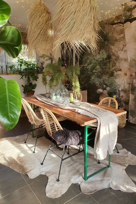 Wallpaper Tapestry, Boho Dining Room Decor, It Wallpaper, Bohemian Decor Inspiration, Tapestry Decor, Boho Dining Room, Tropical Interior, Bohemian Style Interior, Interior Wallpaper