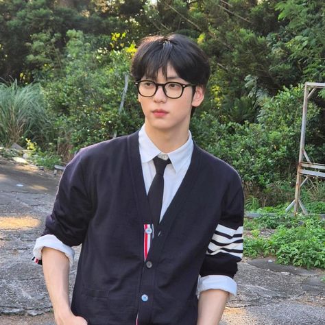 txt soobin page.soobin icon Soobin With Glasses, Kpop Icons Boys, Soobin Txt Icons, Boy Glasses, Txt Tomorrow, Moa Collection, Choi Soobin, Txt Soobin, Cute Fonts