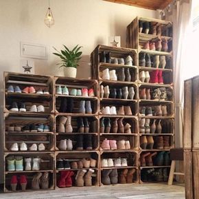 Rak Sepatu Diy, Small Space Storage Bedroom, Bedroom Storage For Small Rooms, Shoe Storage Design, Ideas Armario, Storage Hacks Bedroom, Diy Bedroom Storage, Diy Shoe Storage, Diy Rangement