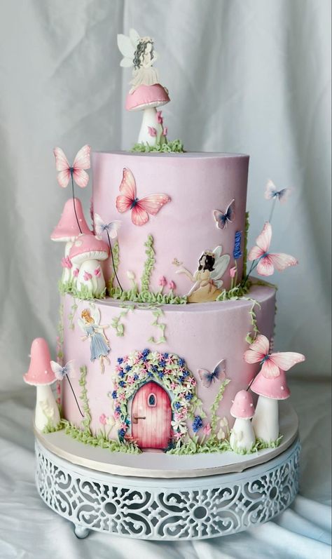 Enchanted Garden Birthday Party, Fairy Garden Birthday Cake, Enchanted Garden Birthday, Fairy Party Food, Garden Birthday Party Ideas, Fairy Garden Cake, Minnie Mouse Birthday Cake, Fairy Birthday Cake, Cake Instagram