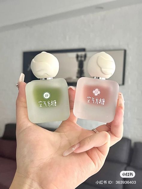 Korean Perfume, Koleksi Parfum, Kim Samuel, Pretty Perfume Bottles, Perfume Bottle Design, Fancy Makeup, Pretty Skin Care, Perfume Design, Perfume Lover