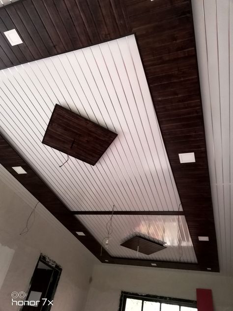 Forro de pvc Plafon Pvc Panels Ceiling Design, Pvc Panel Ceiling Design Living Room, Modern Pvc Ceiling Design, Pvc Down Ceiling Design, Pvc Pop Design, Pvc Panel Ceiling Design Hall, Pvc For Ceiling Design, Pvc False Ceiling Design For Living Room, Pvc Fall Ceiling Designs