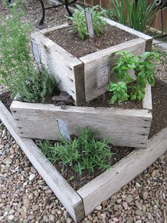 Three-tier herb garden. The bottom is 3" square, and the top two don't have dimensions...but you can figure it out. Jardim Diy, Herb Garden Design, Rustic Planters, Plants Growing, Herb Planters, Garden Types, Have Inspiration, Diy Landscaping, Garden Boxes