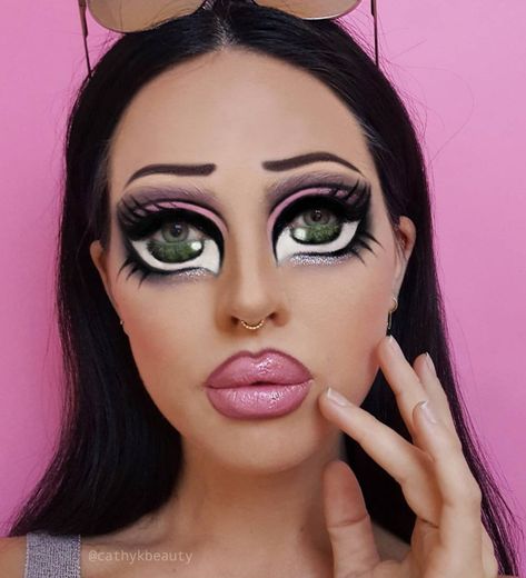 Awkward Instagram Beauty Trend: Bratz Doll Makeup Y2k Makeup Products, Comic Makeup, Doll Makeup Halloween, Bratz Doll Makeup, Cartoon Makeup, Y2k Makeup, Pop Art Makeup, Creepy Halloween Makeup, Cute Halloween Makeup