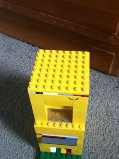 Lego Candy Dispenser Diy Candy Dispenser, Lego Candy Dispenser, Dispenser Ideas, Lego Creatures, Lego Candy, Lego Camp, Lego Books, Kid Projects, Candy Dispenser