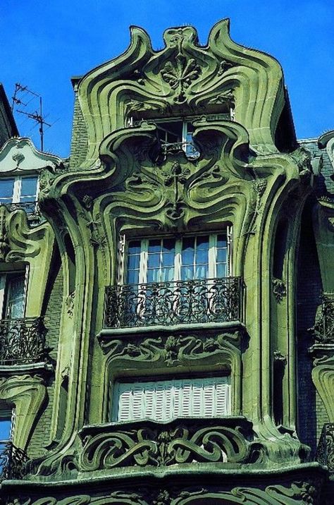 According to the philosophy of the Art Nouveau Architectural Style, art should be a way of life. Artists desired to combine the fine arts and applied arts, even for utilitarian objects.  Although Art Nouveau was replaced by 20th-century Modernist styles, it is now considered as an important transition between the eclectic historic revival styles of the 19th-century and Modernism. Home Architecture Styles, Art Nouveau Arquitectura, Residence Architecture, Architecture Art Nouveau, Architecture Cool, Design Art Nouveau, Nouveau Architecture, Art Nouveau Architecture, Art Nouveau Design