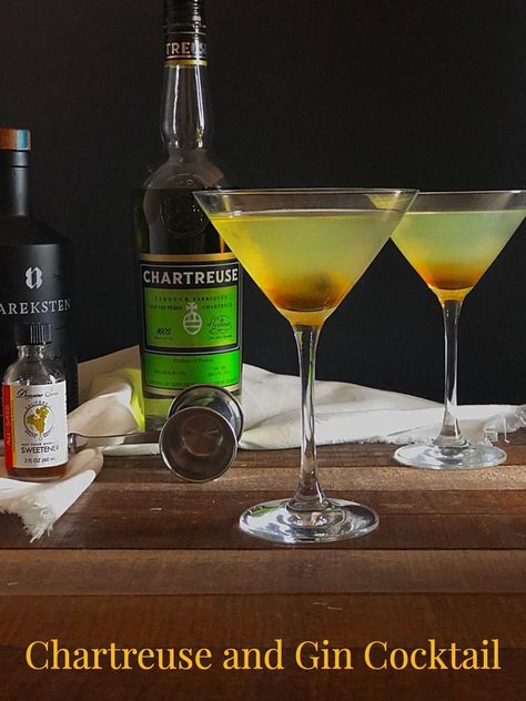 A great alternative to a lemon drop, this chartreuse and gin cocktail is delicious Aperol Drinks, Chartreuse Cocktail, Blueberry Gin, Simple Syrup Cocktails, Vintage Cocktails, Best Gin, Cocktail Syrups, Gin Cocktail Recipes, Make Simple Syrup