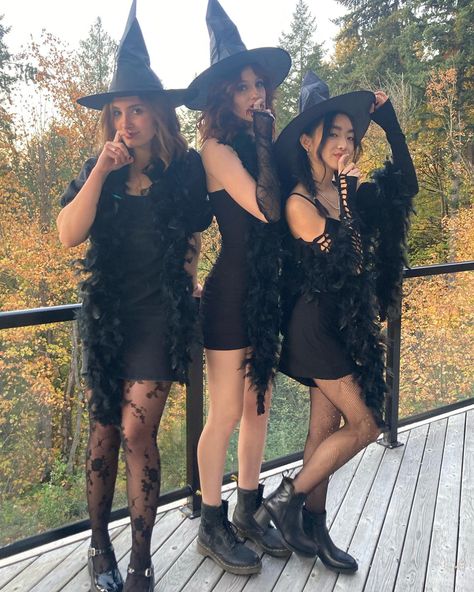 Trio Witch Costumes, Witch Aesthetic Costume, Halloween Trios, Witch Costume Aesthetic, Cute Witch Costume, Witches Coven, Witch Pictures, Duo Costumes, Witch Coven