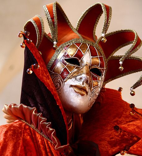 Romeo I Julia, Jester Mask, Poetry Slam, Venice Carnival Costumes, Pierrot Clown, Circus Aesthetic, Costume Venitien, Venice Mask, Venetian Carnival Masks