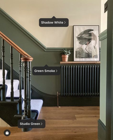 Hallway Stairs Ideas Interior Design, Green Hallway Ideas Entrance Halls, Hall Ways Ideas Entrance, Narrow Staircase Ideas, Lambriseringen Gang, Stairs And Hallway Ideas, Entrance Hall Decor, Victorian Hallway, Hallway Colours