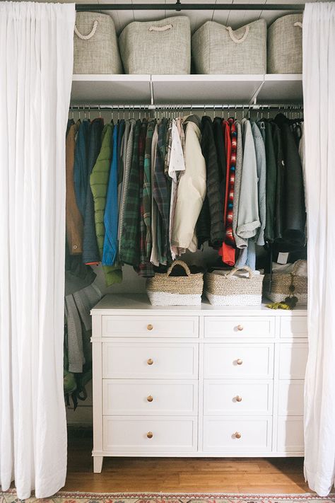 Small Bathroom Door, Organize A Small Closet, Closet Door Alternative, Tiny Bungalow, Traditional Closet, Closets Bedrooms, Door Alternatives, Elfa Closet, Mini Closet