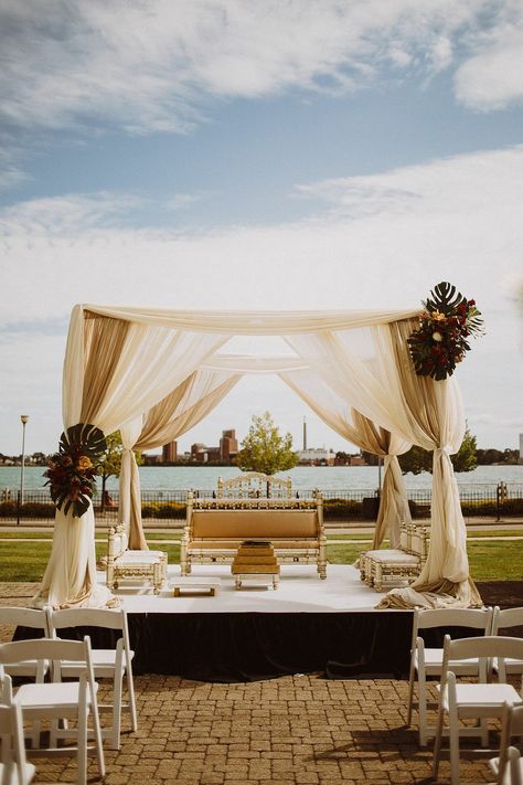 Fabric Mandap, Mandap Design, Hindu Wedding Ceremony, Mandap Decor, Ceremony Design, Eclectic Wedding, Wedding Mandap, Hydrangea Not Blooming, Indian Wedding Ceremony