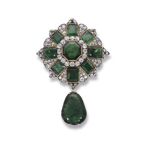 A SUPERB ANTIQUE EMERALD AND DIAMOND BROOCH Black Hills Gold Jewelry, Elisabeth Ii, Turquoise Jewelry Native American, Black Hills Gold, Jewelry Website, Emerald Pendant, Diamond Brooch, Trendy Necklaces, Black Hills