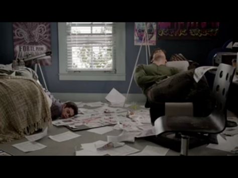 Teen Wolf #they#sleeping#Scott#Stiles#terzastagione Teen Wolf Script, Wolf Room, Teen Wolf Season 3, Teen Wolf Scenes, Scott And Stiles, Werewolf Aesthetic, Teen Wolf Seasons, Blue Jeep, Wolf Stuff